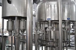 Stainless steel filling heads beneath a round product tank
